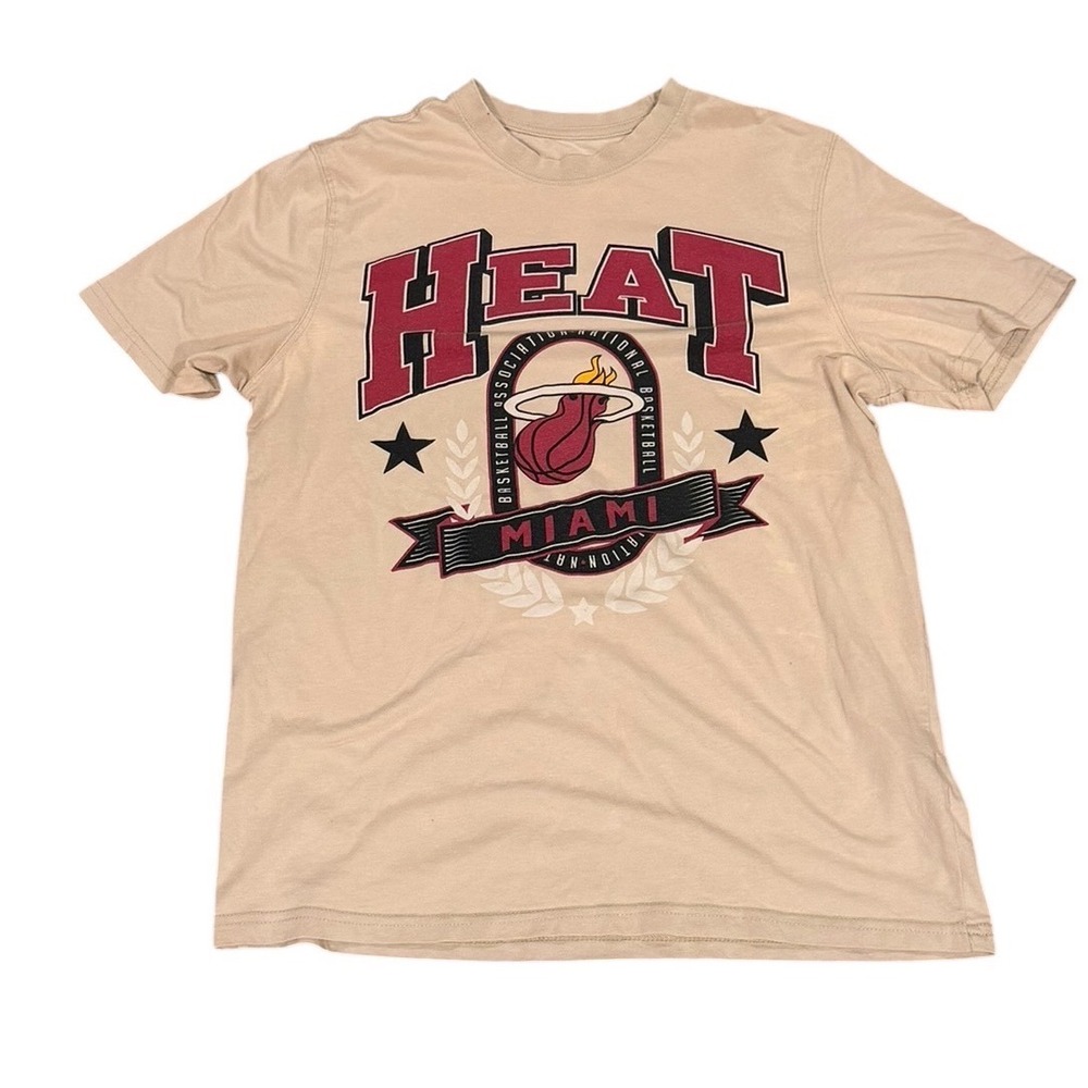 Vtg NBA Miami Heat Graphic T-Shirt Tan Beige Short Sleeve Crewneck Logo Tee M